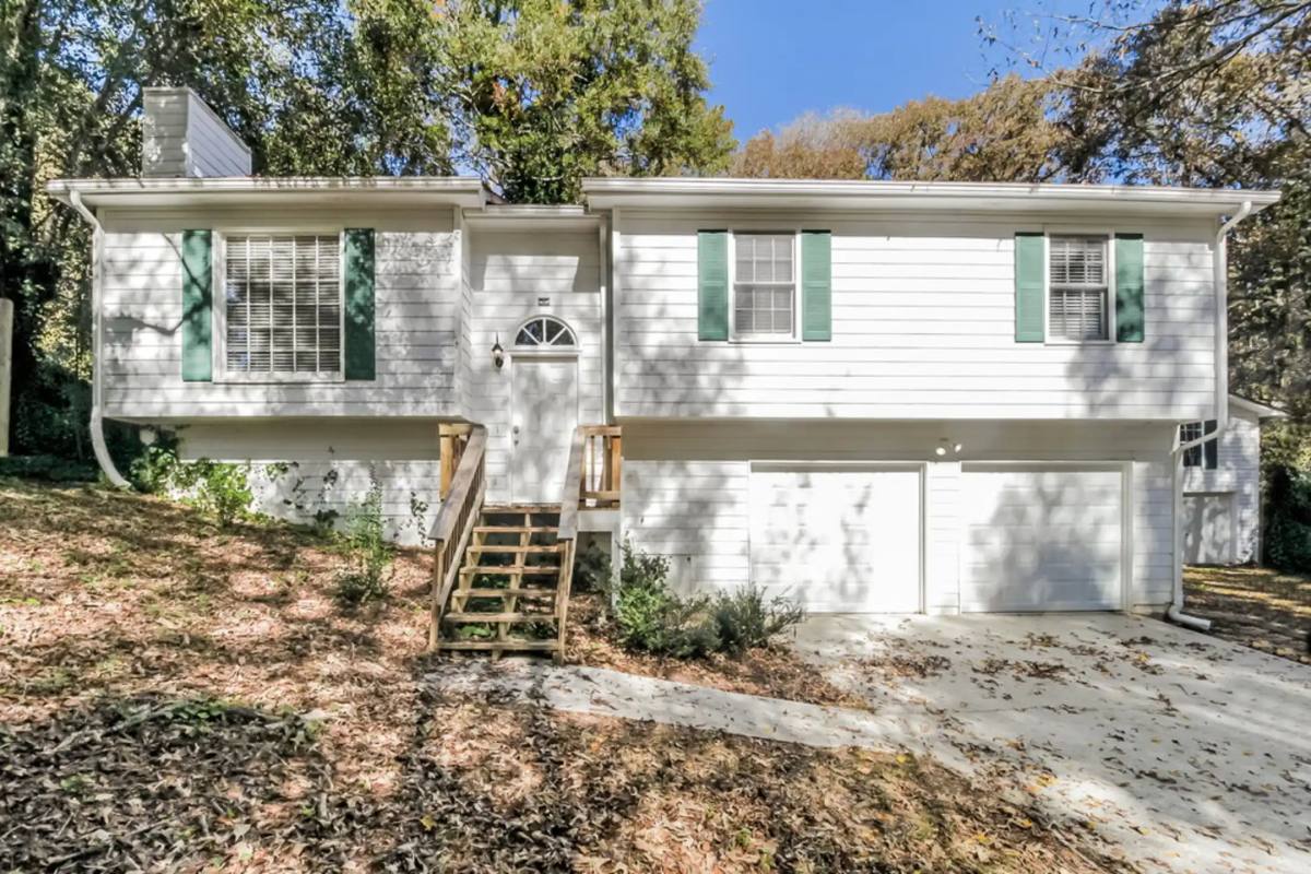 House for rent at 222 Cove Dr, Hiram, GA 30141
