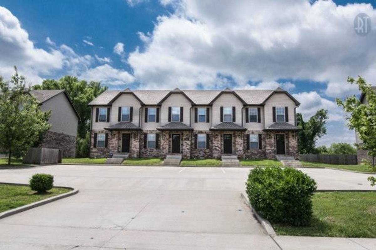 Townhouse for rent at 1762 Spring Water Dr, Clarksville, TN 37040