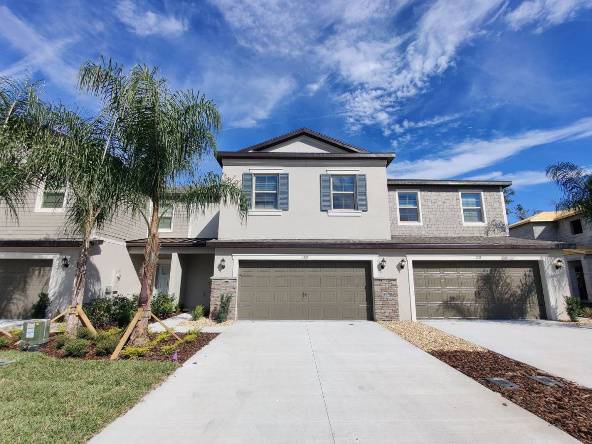 Townhouse for rent at 1324 White Fox Run, Lutz, FL 33549