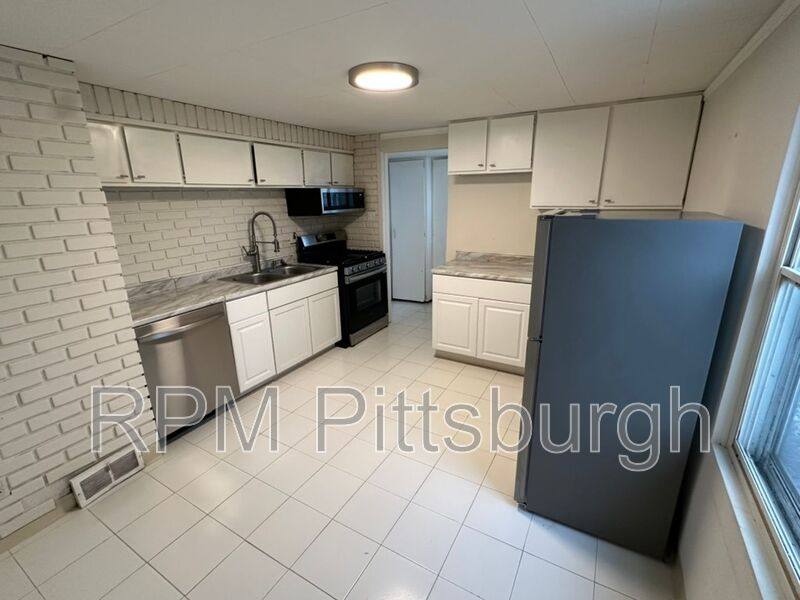 House for rent at 2 Willow St, McKees Rocks, PA 15136
