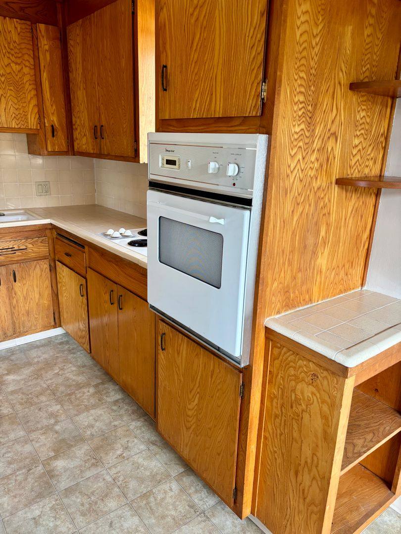 Apartment for rent at 260 Lee St, Oakland, CA 94610