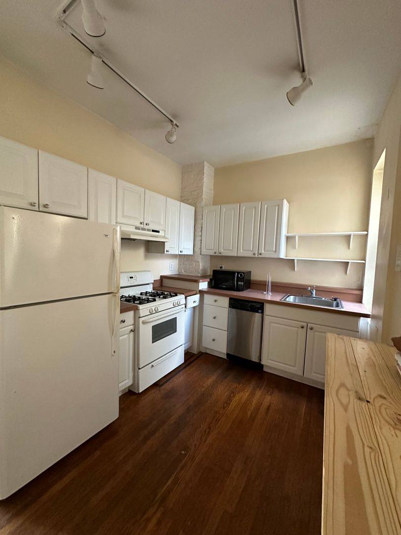 Apartment for rent at 725 S 4th St, Philadelphia, PA 19147