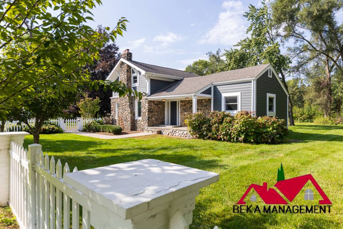 House for rent at 3167 Benstein Rd, Walled Lake, MI 48390