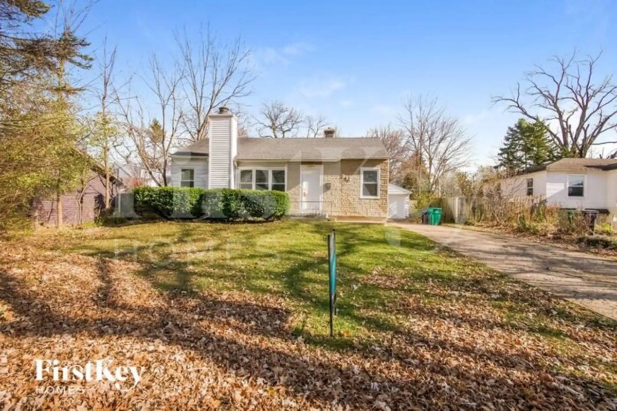 House for rent at 311 S Finley Rd, Lombard, IL 60148
