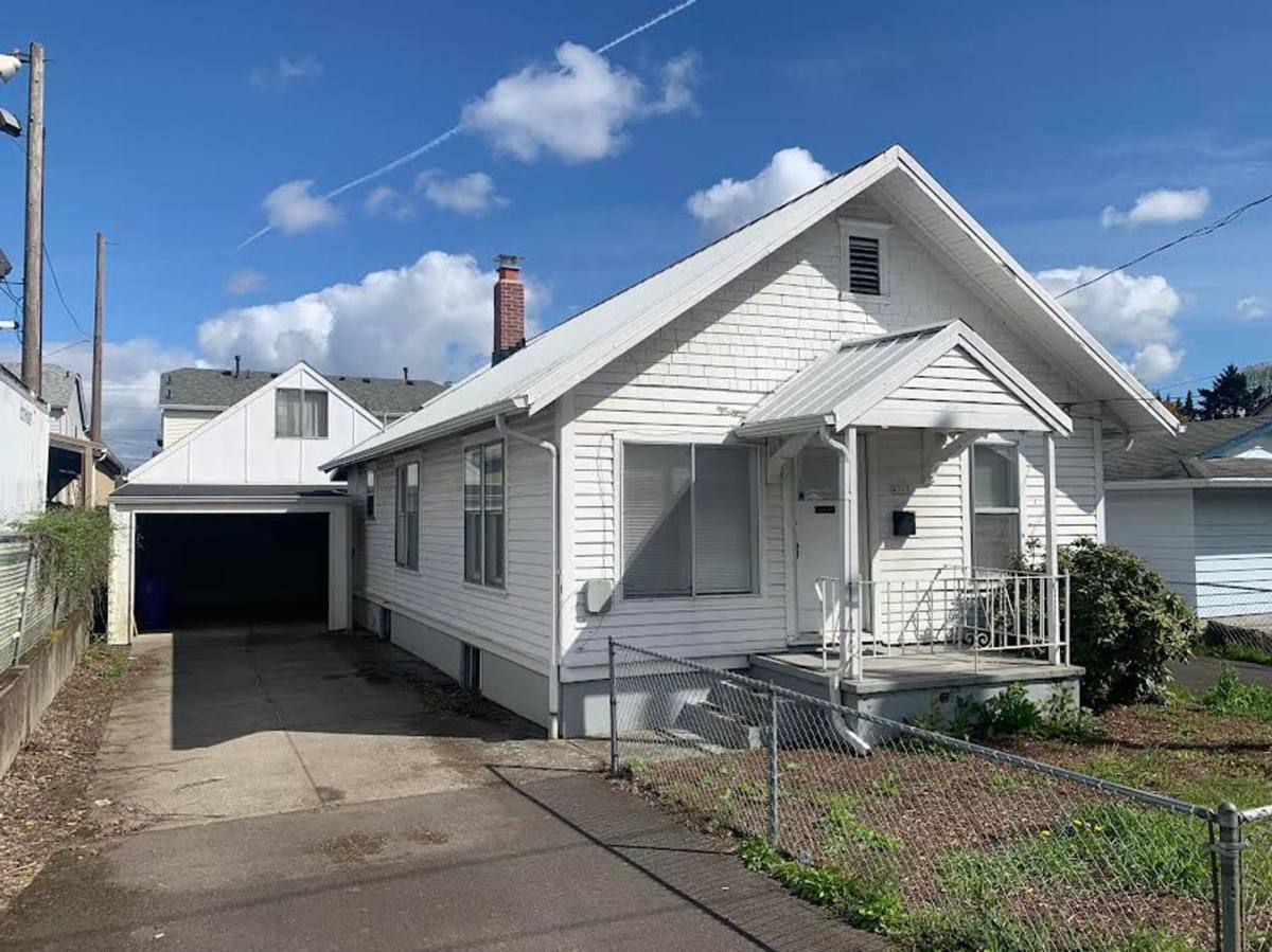 House for rent at 8303 SE Alder St, Portland, OR 97216