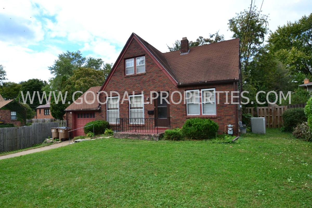 House for rent at 6531 Elmcrest Dr, Windsor Heights, IA 50324