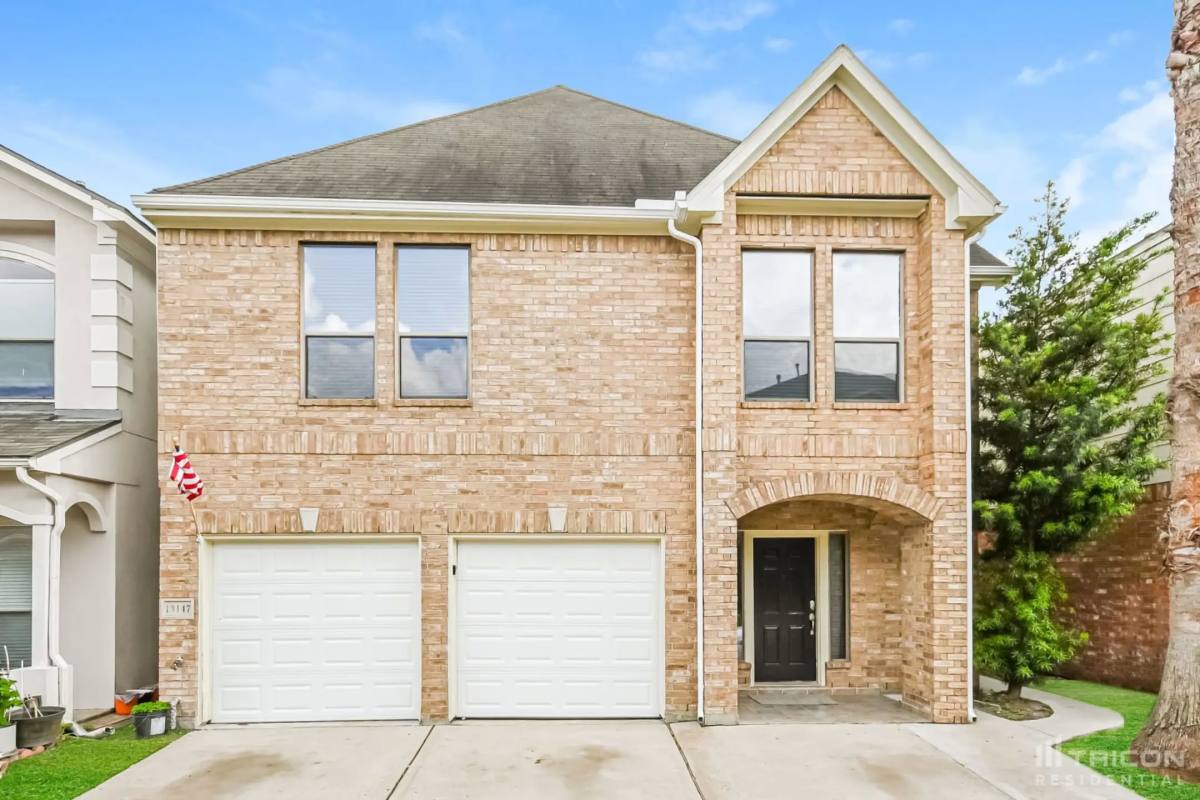 House for rent at 13147 S Bellaire Estates Dr, Houston, TX 77072