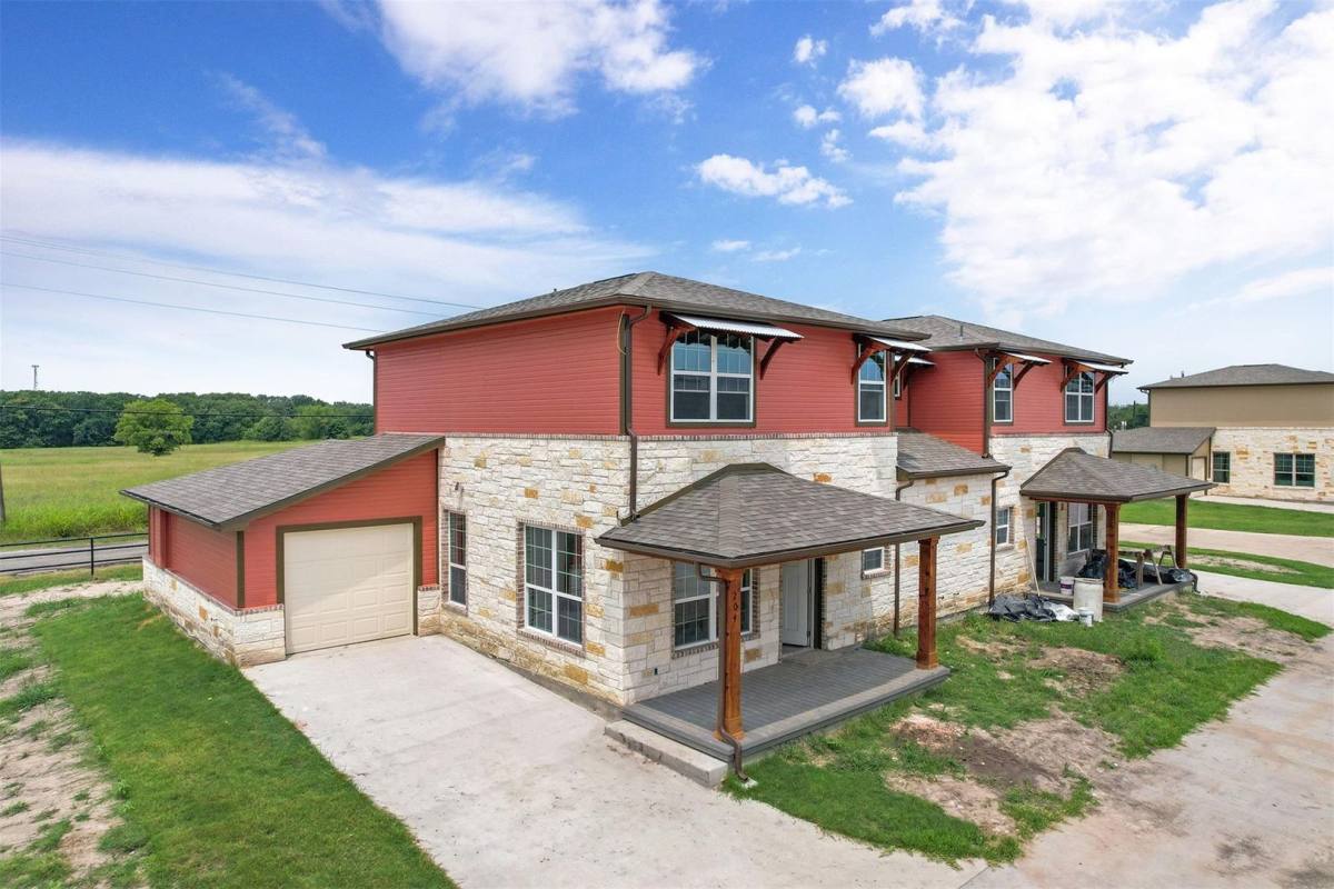 Townhouse for rent at 204 Perch Dr, Quinlan, TX 75474