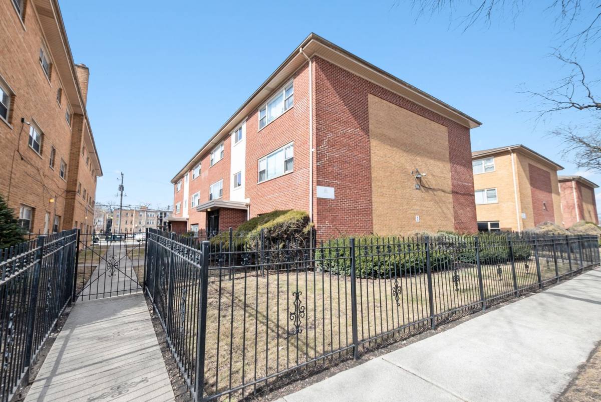 Apartment for rent at 11110-11118 S Homewood Ave, Chicago, IL 60643