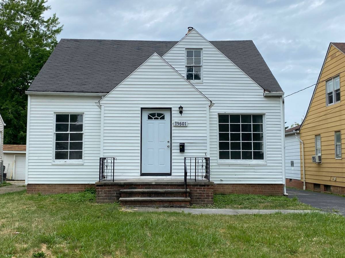 House for rent at 19601 Sunset Dr, Beachwood, OH 44122