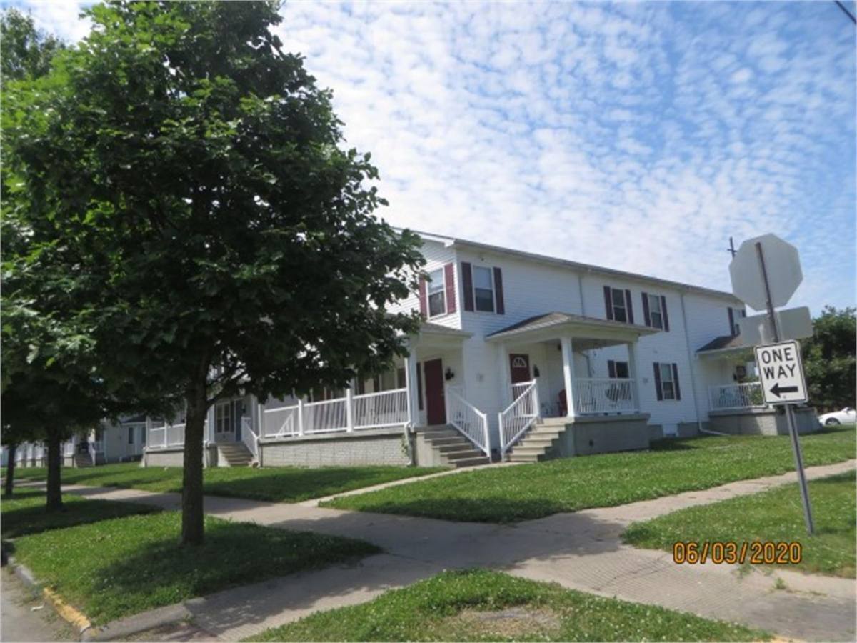 Townhouse for rent at 834 N 8th St, Terre Haute, IN 47807