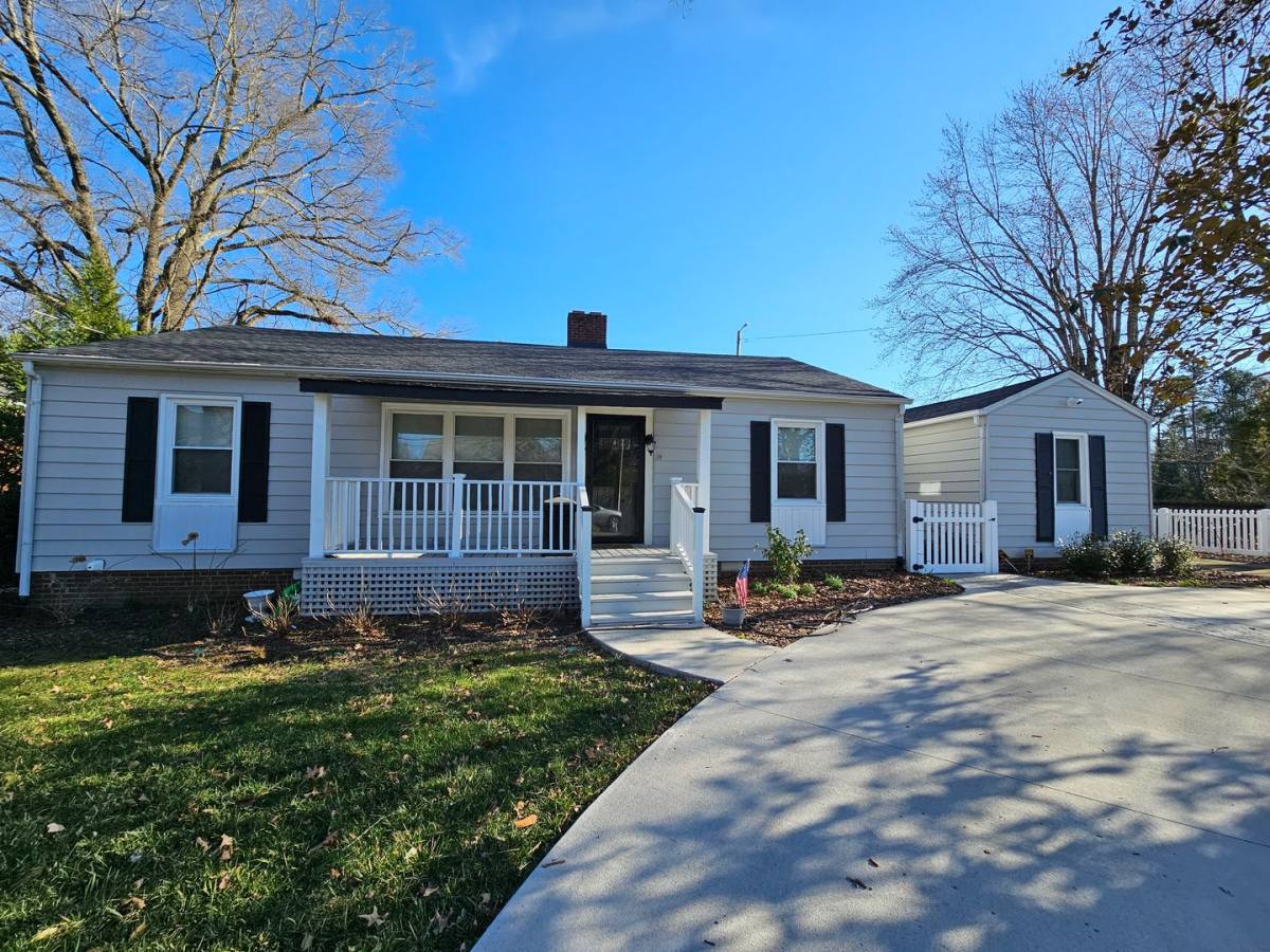 House for rent at 1207 Country Club Dr, High Point, NC 27262