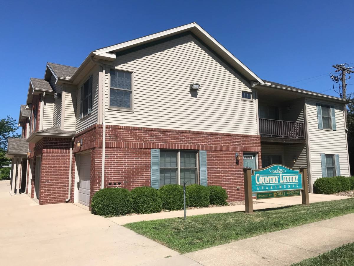 Apartment for rent at 710 Iaa Dr, Bloomington, IL 61701