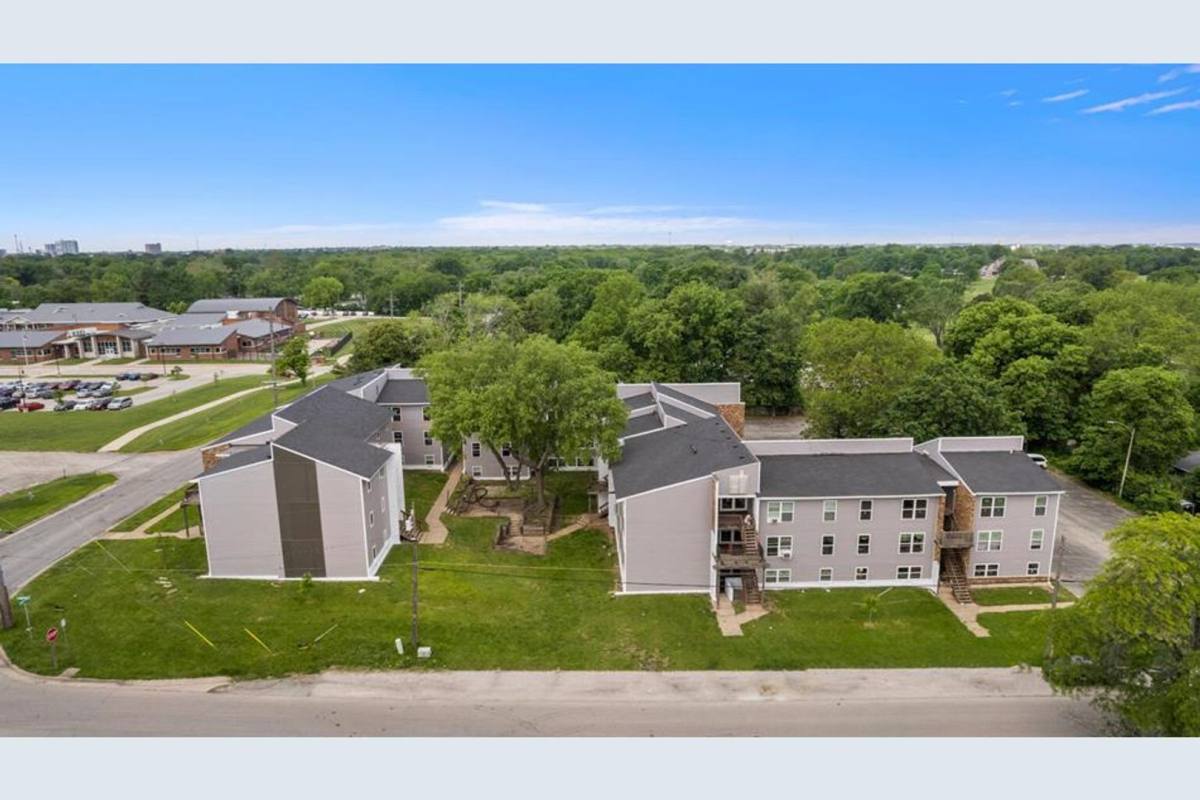 Apartment for rent at 1601-1605 Willow Rd, Urbana, IL 61801