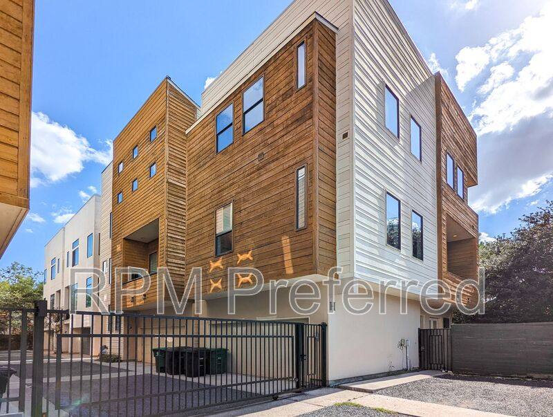 House for rent at 714 E 20th #H, Houston, TX 77008