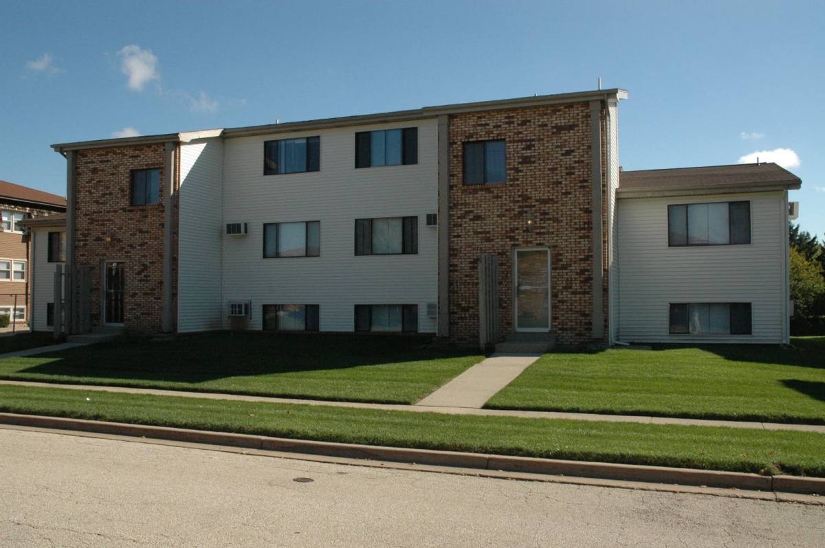 Apartment for rent at 714 Arcadia Dr, Bloomington, IL 61704