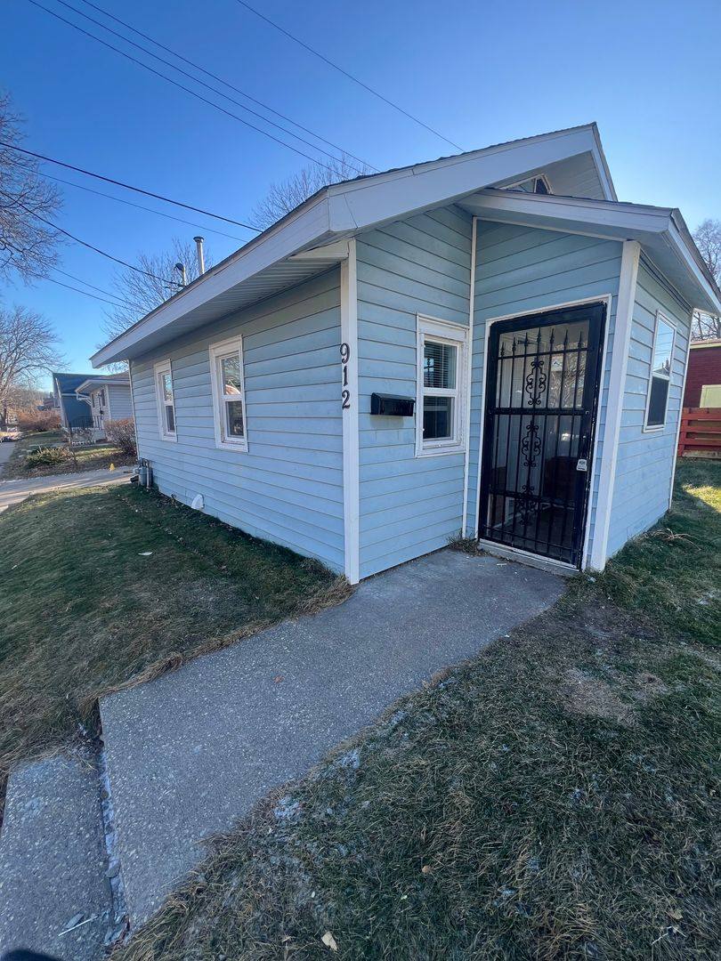 House for rent at 912 Redfield St, La Crosse, WI 54601