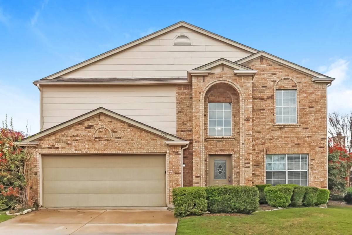 House for rent at 7027 Glenshire Dr, Arlington, TX 76002