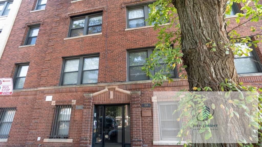 Apartment for rent at 3251 N Damen Ave #2N, Chicago, IL 60618