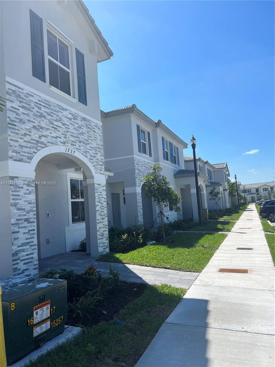 Townhouse for rent at 1727 SE 26th Terrace, Homestead, FL 33035