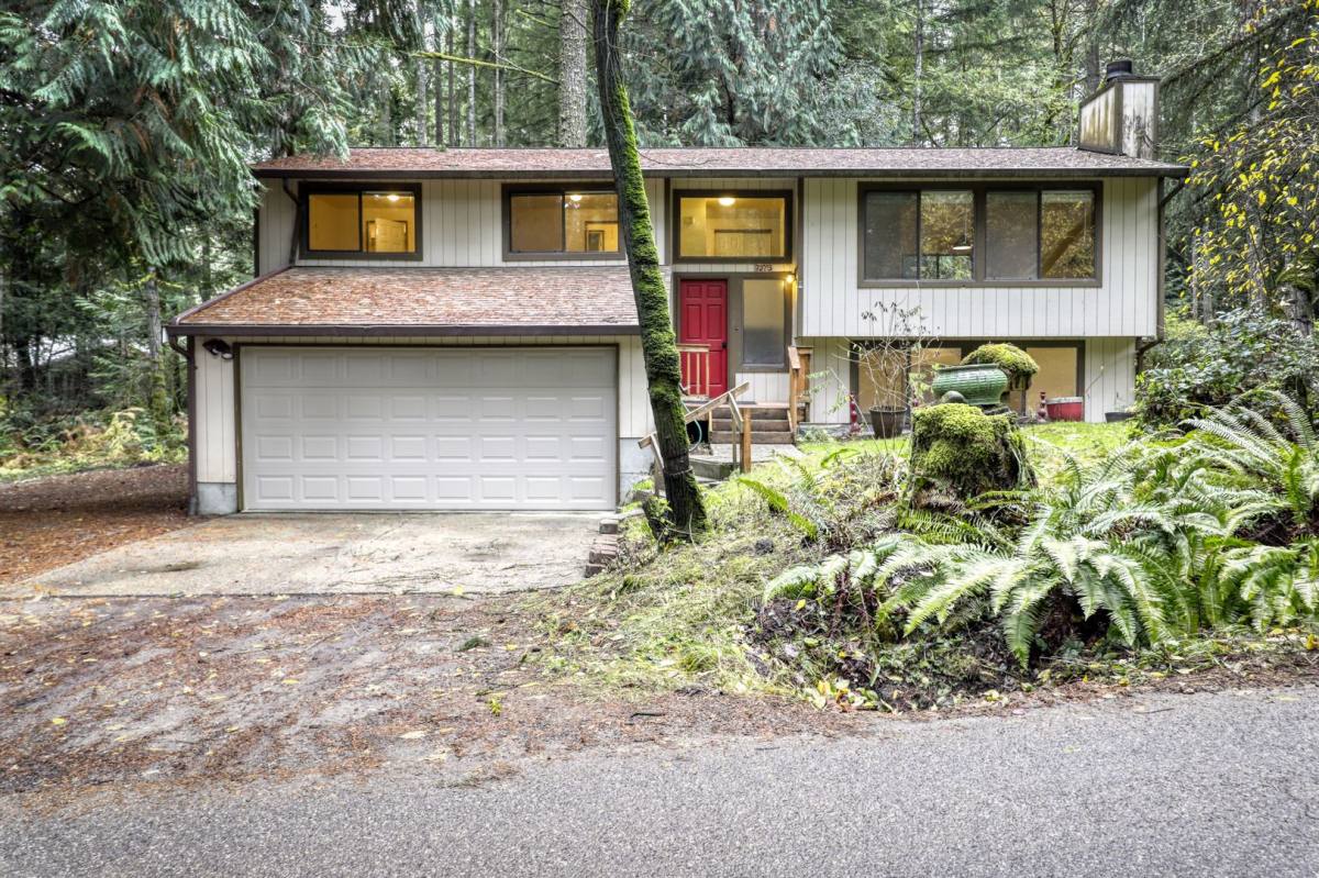House for rent at 7275 Vincent Rd NE, Bainbridge Island, WA 98110