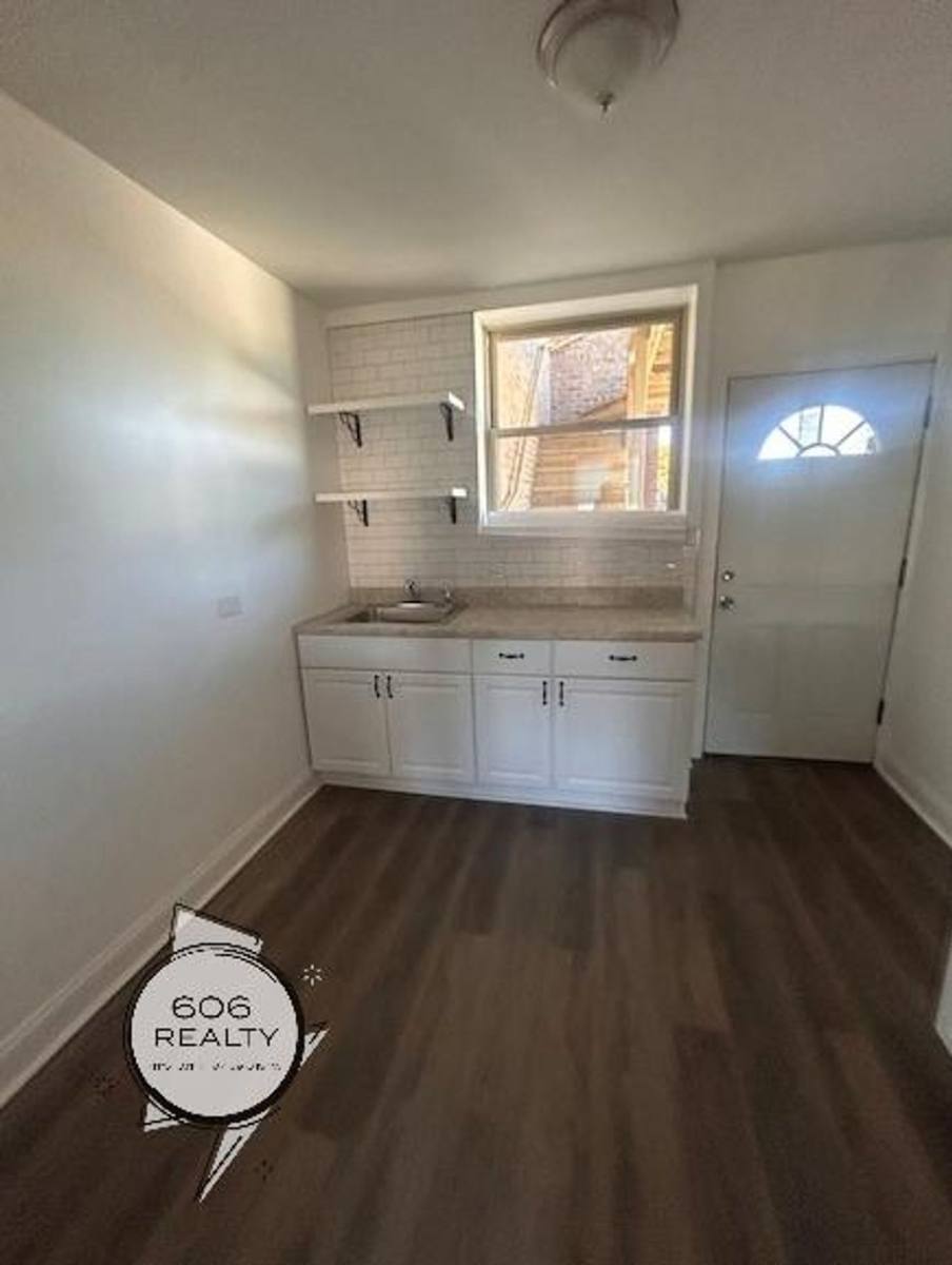 Apartment for rent at 3144 S Harlem Ave, Riverside, IL 60546
