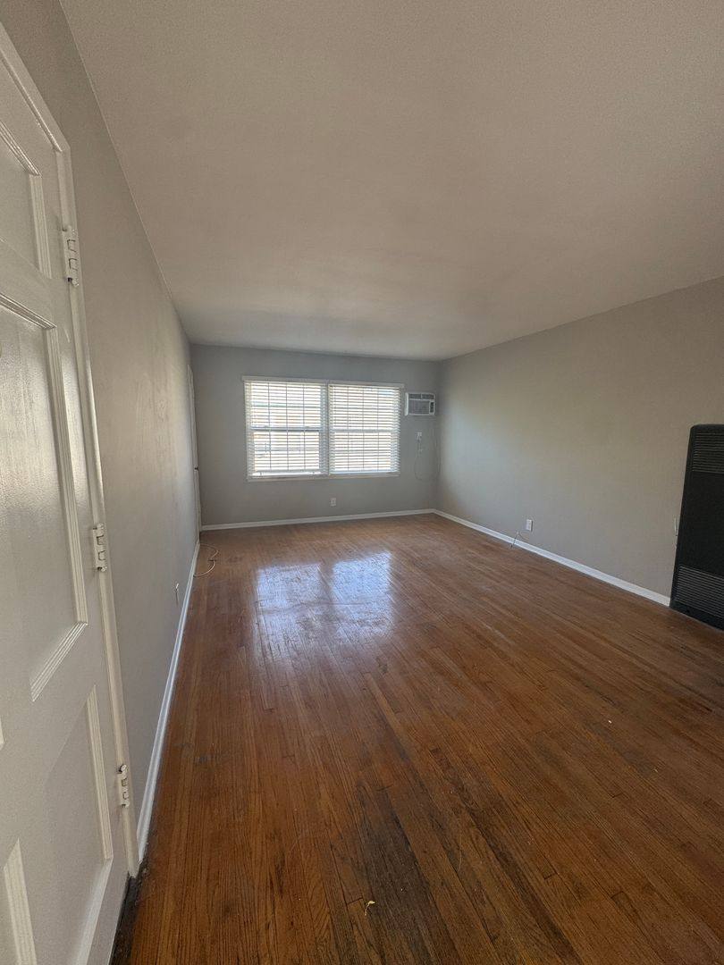 Apartment for rent at 11135 Camarillo St, North Hollywood, CA 91602