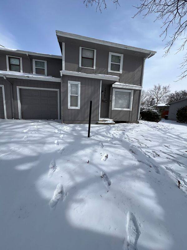 Townhouse for rent at 13905 Falkirk Circle, Grandview, MO 64030
