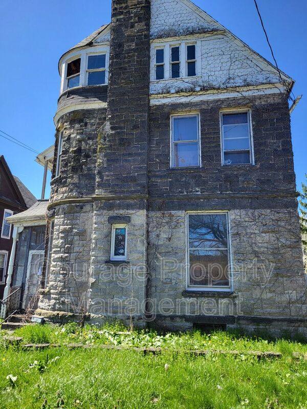 Apartment for rent at 917 Lake St #2, Elmira, NY 14901