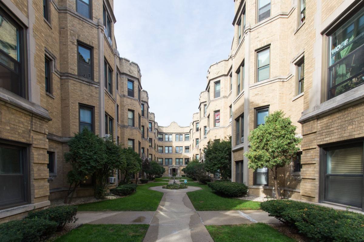 Apartment for rent at 4048-58 N Sheridan Rd, Chicago, IL 60613