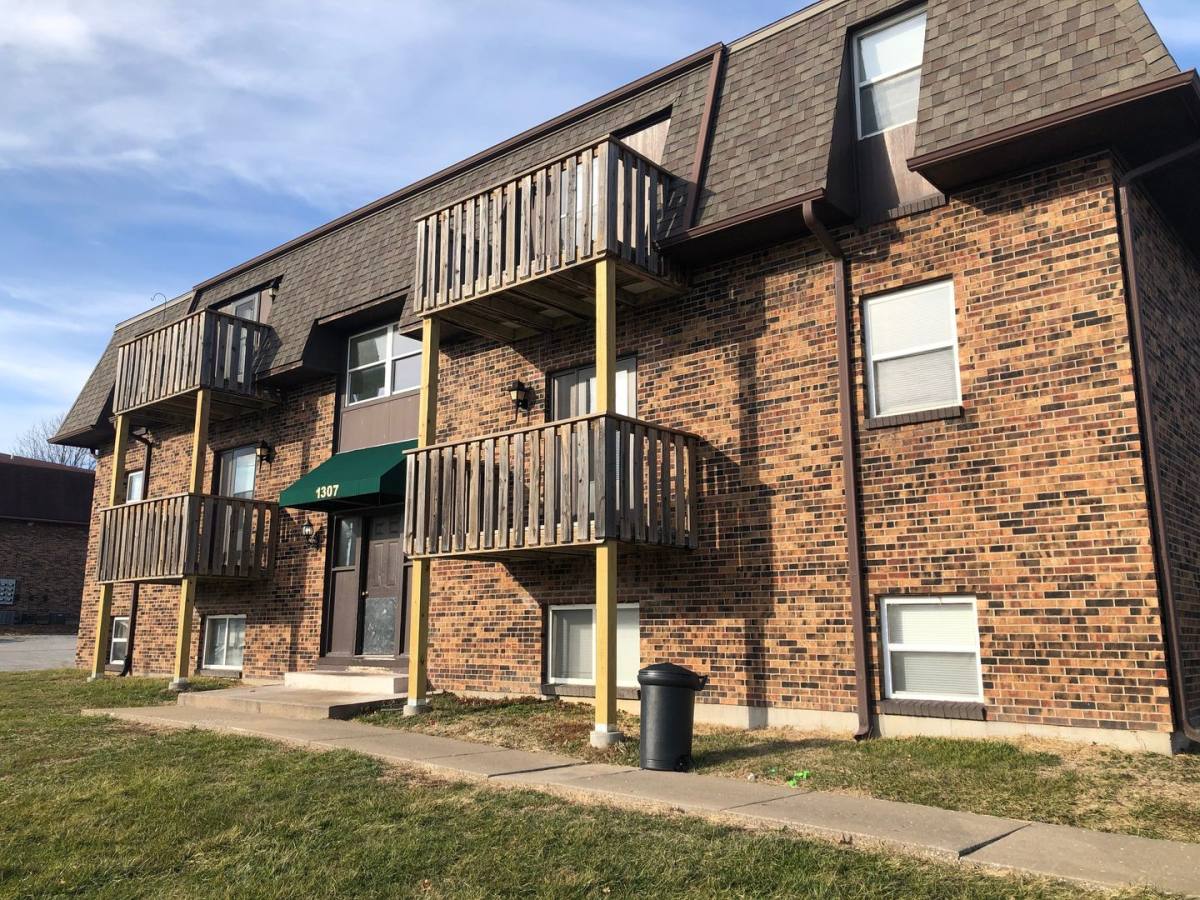 Apartment for rent at 1307 Westview St, Fulton, MO 65251