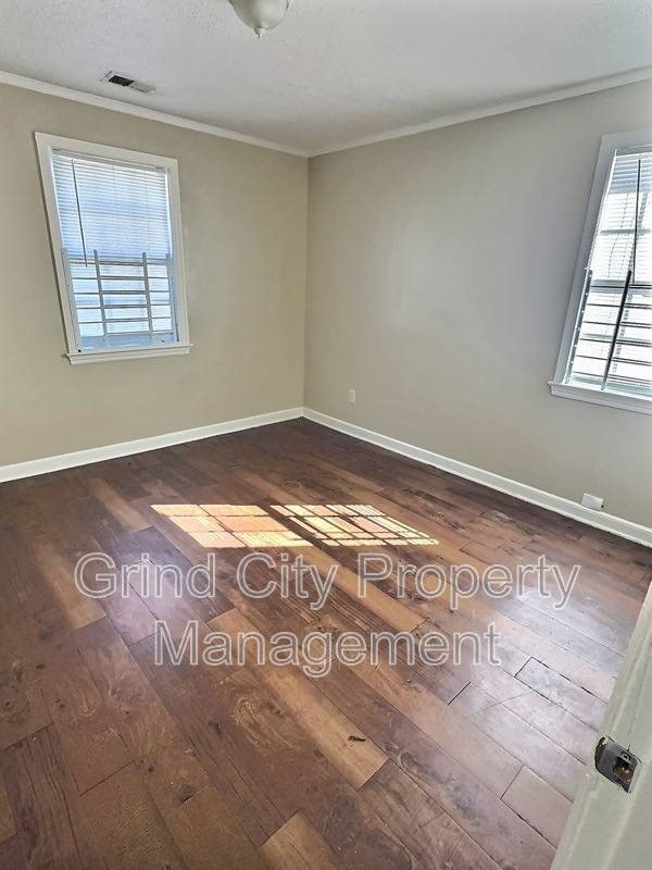 Apartment for rent at 1082 Garland St, Memphis, TN 38107