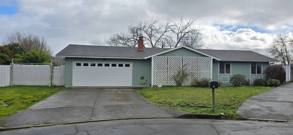 House for rent at 61 Carmel Court, Roseburg, OR 97471