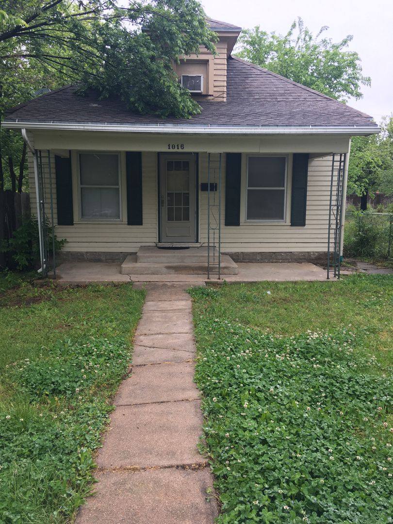 House for rent at 1016 E Broadway St, Newton, KS 67114