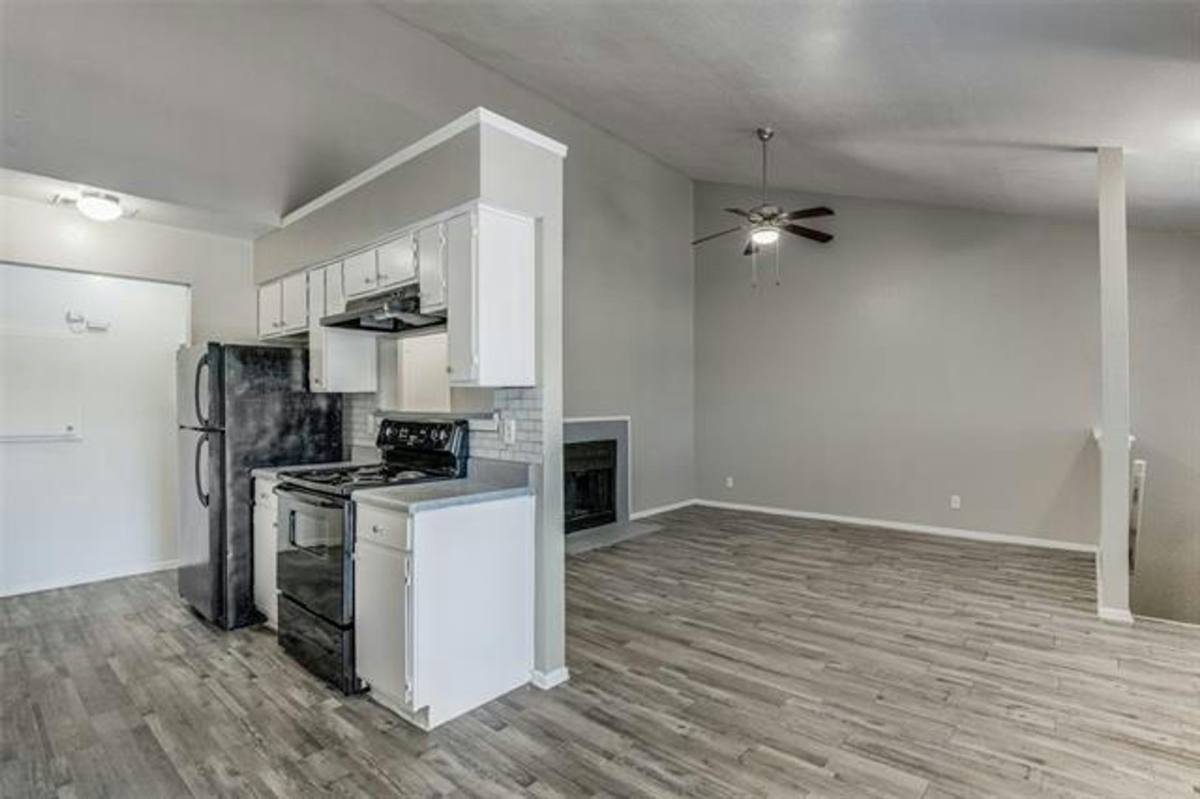 Townhouse for rent at 1115 Park Vista Dr, Arlington, TX 76012