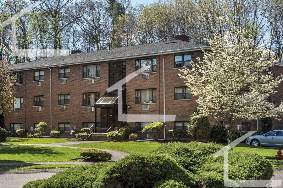 Apartment for rent at 280 Grove St #8, Auburndale, MA 02466