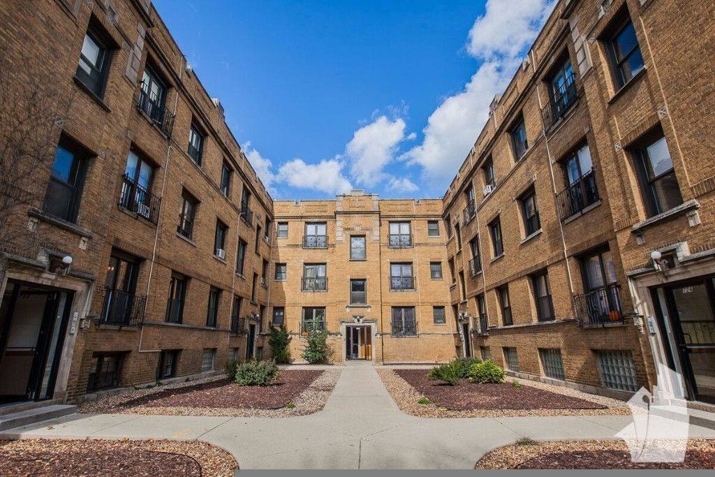 Apartment for rent at 724 W Roscoe St #1N, Chicago, IL 60657