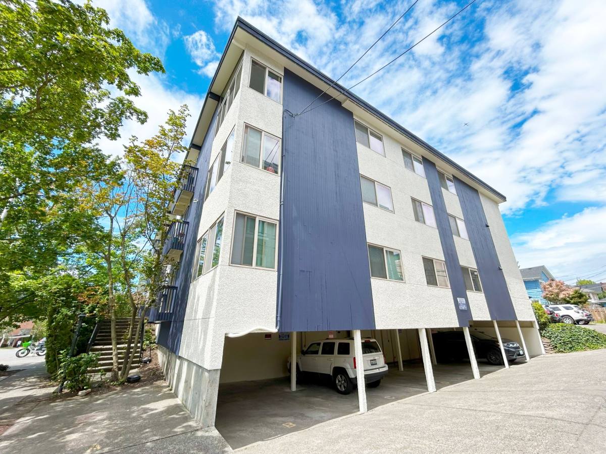Apartment for rent at 1600 NE 47th St, Seattle, WA 98105