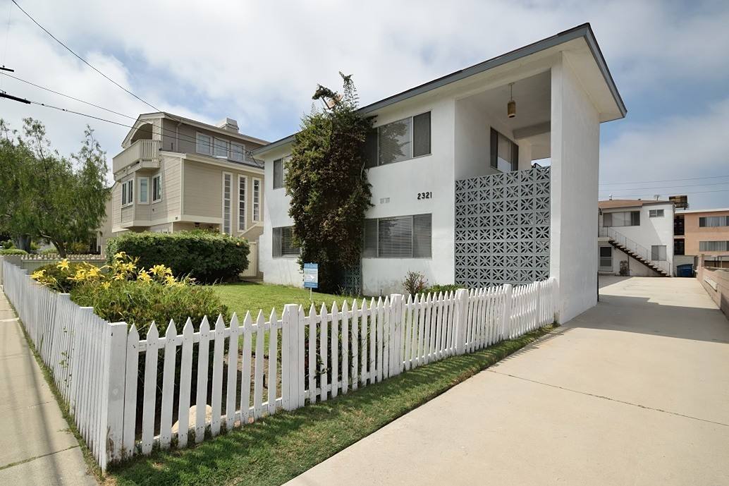 Apartment for rent at 2321 Carnegie Lane, Redondo Beach, CA 90278