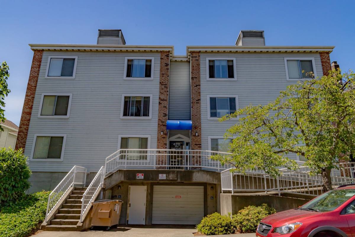 Apartment for rent at 4315 9th Ave NE, Seattle, WA 98105