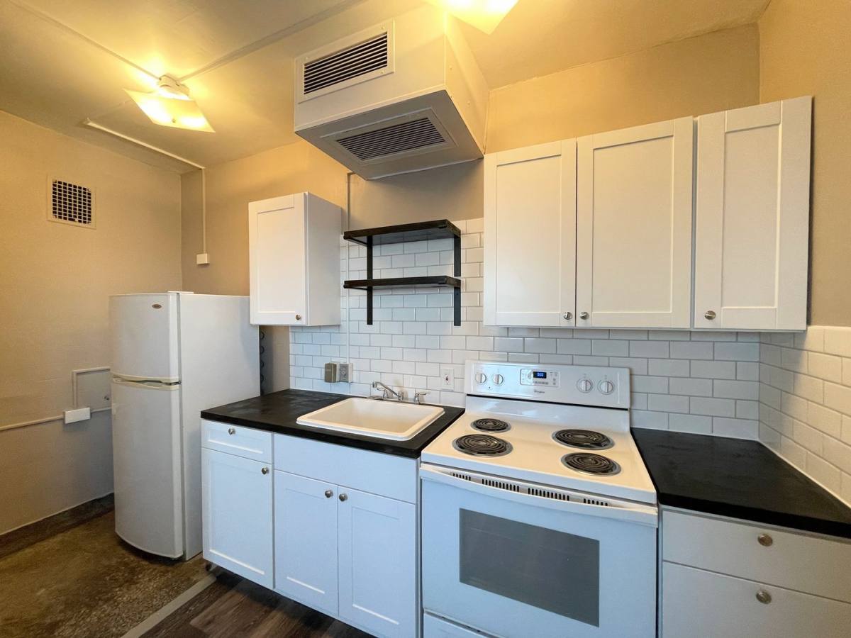 Apartment for rent at 14 E 2nd Ave, Hutchinson, KS 67501