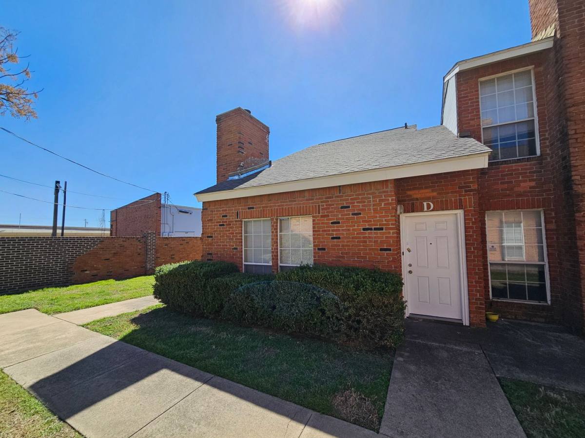 Apartment for rent at 1404 Darr St, Irving, TX 75061