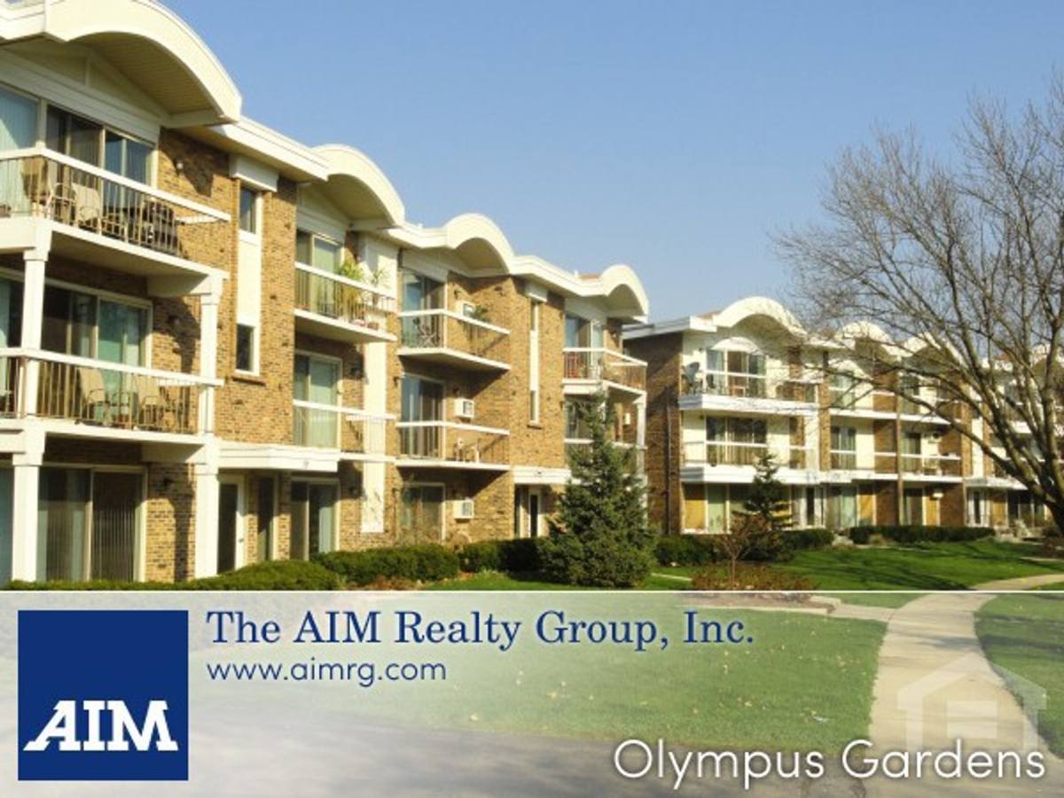 Apartment for rent at 15 Olympus Dr, Naperville, IL 60540