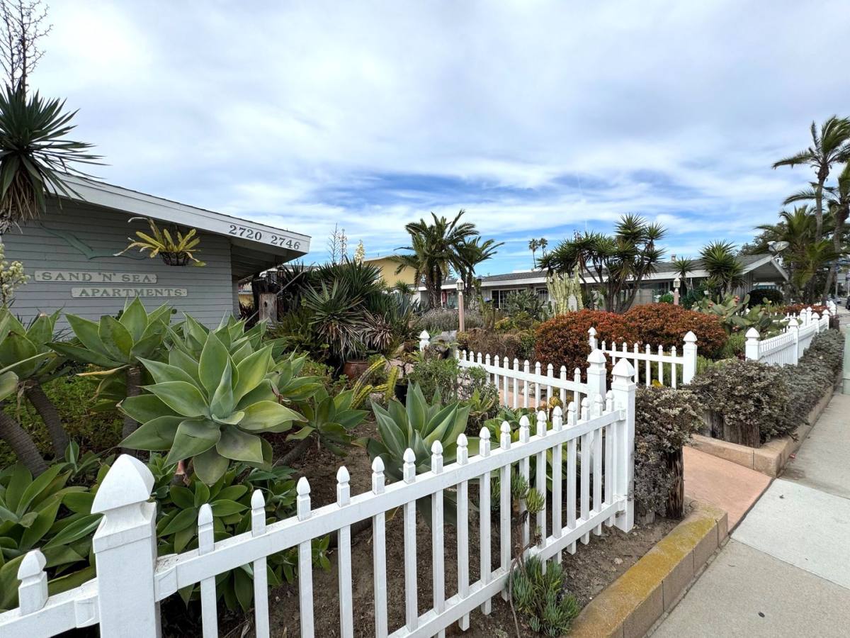 Apartment for rent at 2720-2746 Pierpont Blvd, Ventura, CA 93001