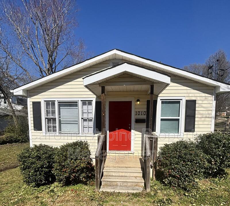 House for rent at 1010 W 5th Ave, Gastonia, NC 28052