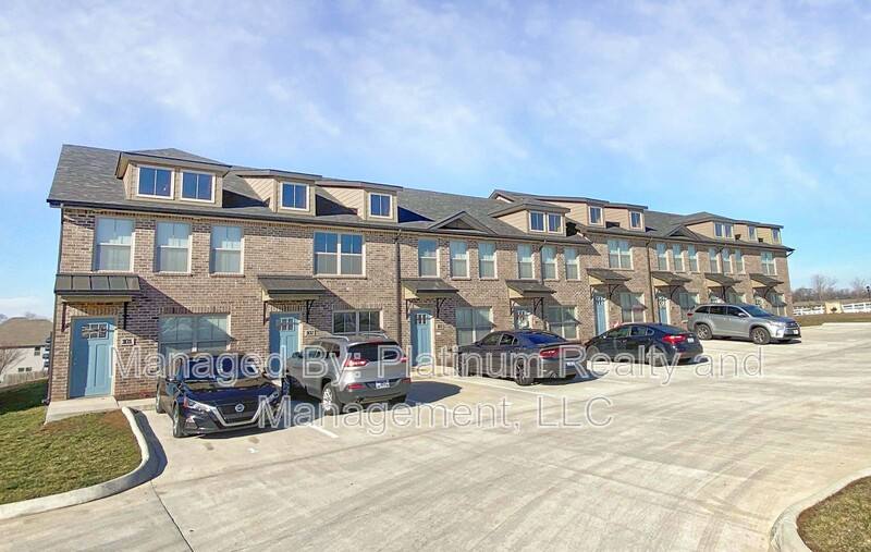 Townhouse for rent at 1000-102 Henry Place Blvd, Clarksville, TN 37042