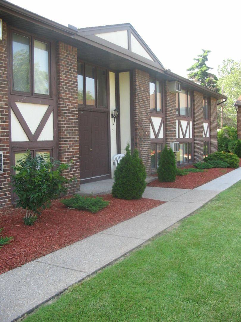Apartment for rent at 11 Tudor Lane, Lockport, NY 14094