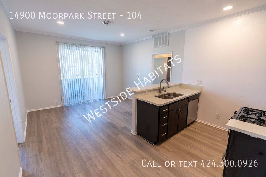 Apartment for rent at 14900 Moorpark St #104, Sherman Oaks, CA 91403