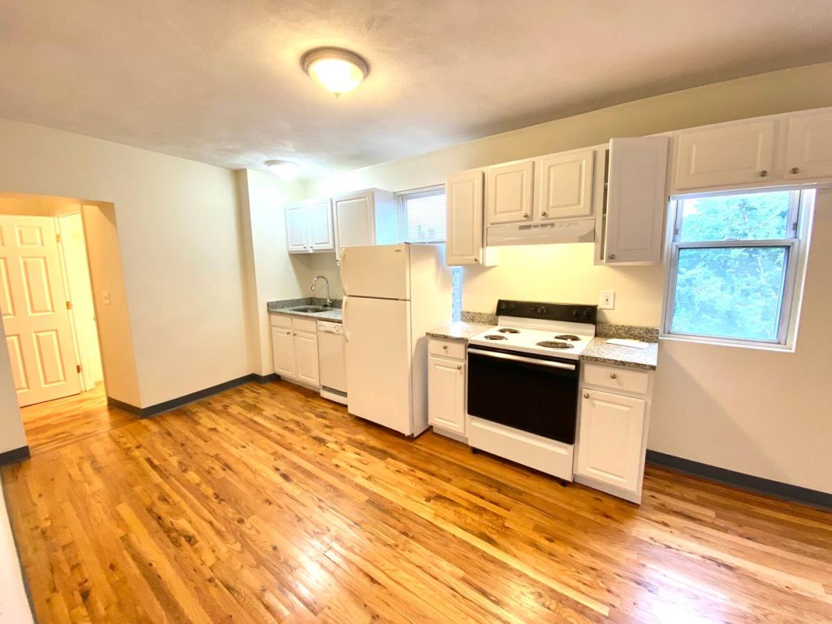 Apartment for rent at 840 Huntington Ave #2E, Boston, MA 02115
