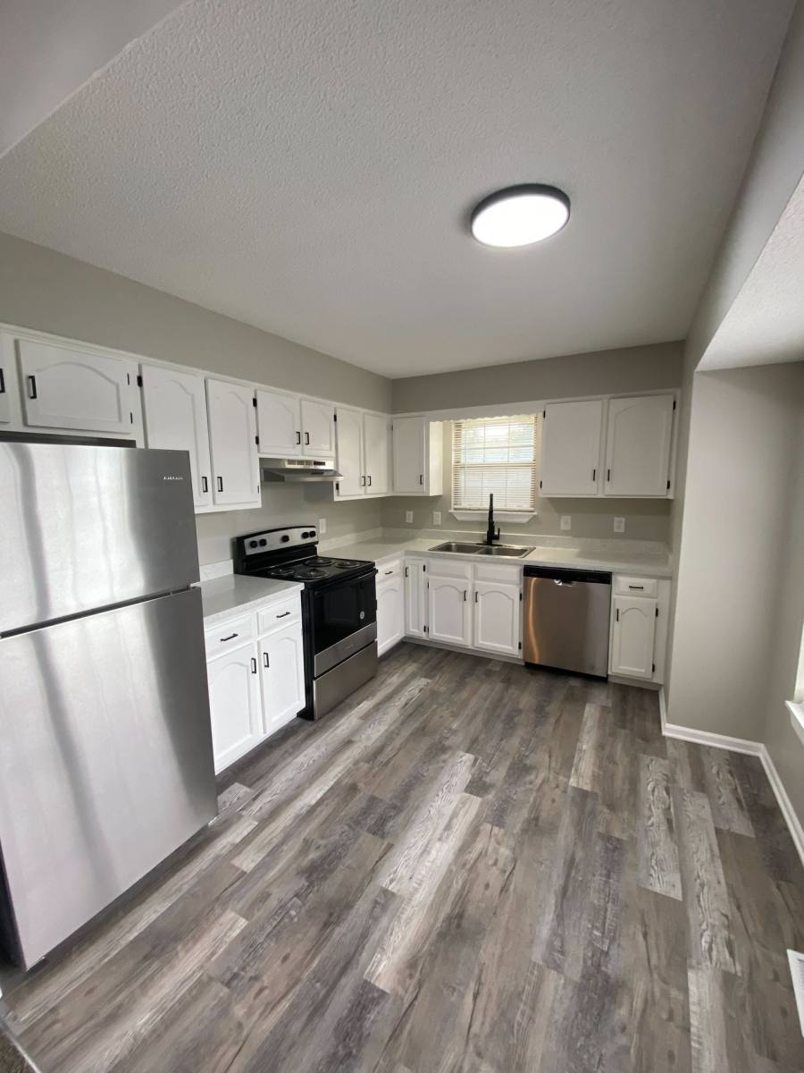 Townhouse for rent at 11720 Newton Ave, Kansas City, MO 64134